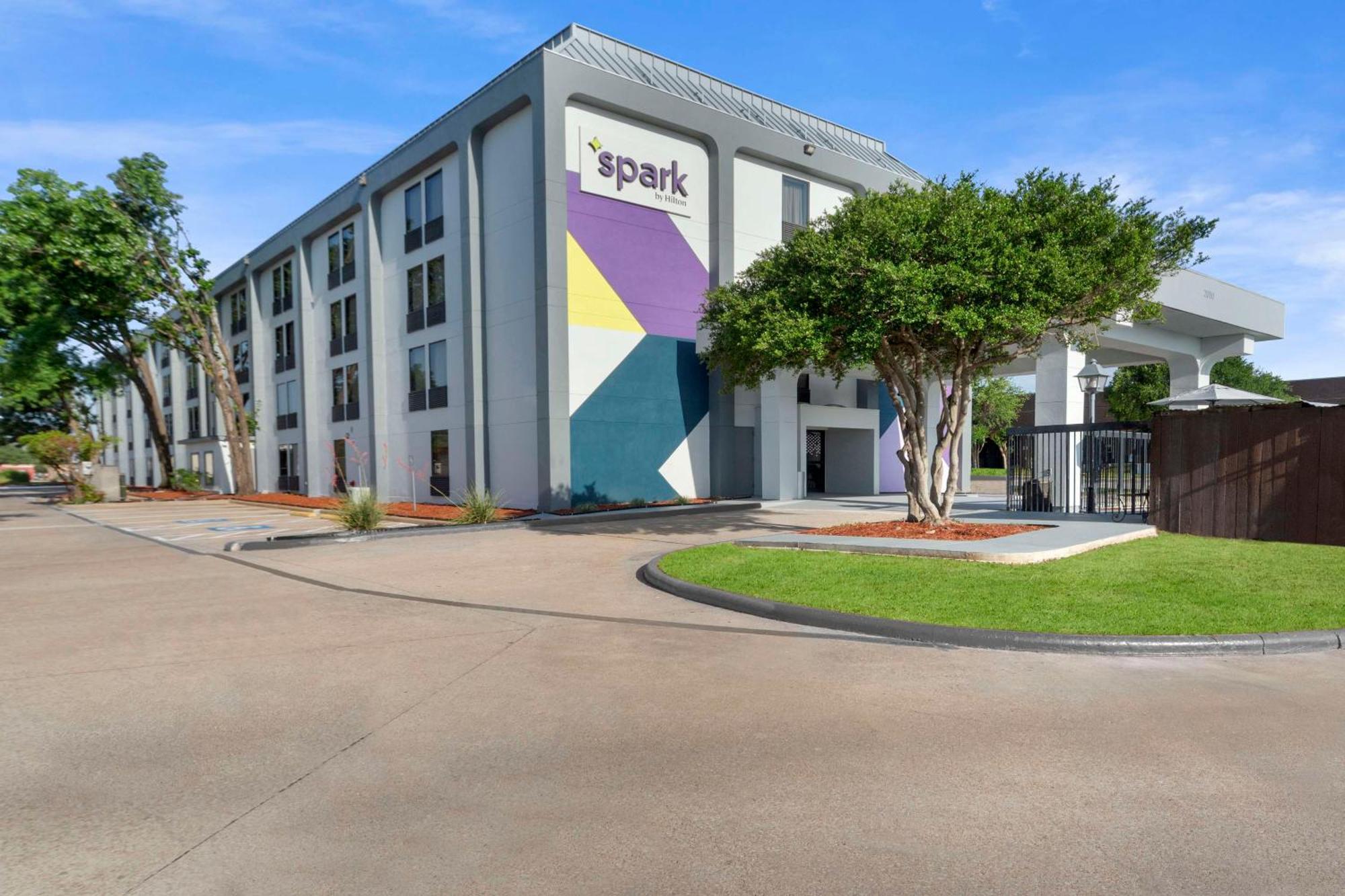 Spark By Hilton Grand Prairie Exterior photo